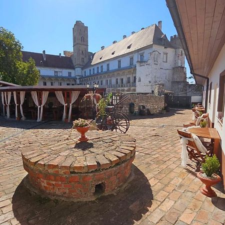 Zamecky Penzion Rotunda Breclav Exterior photo